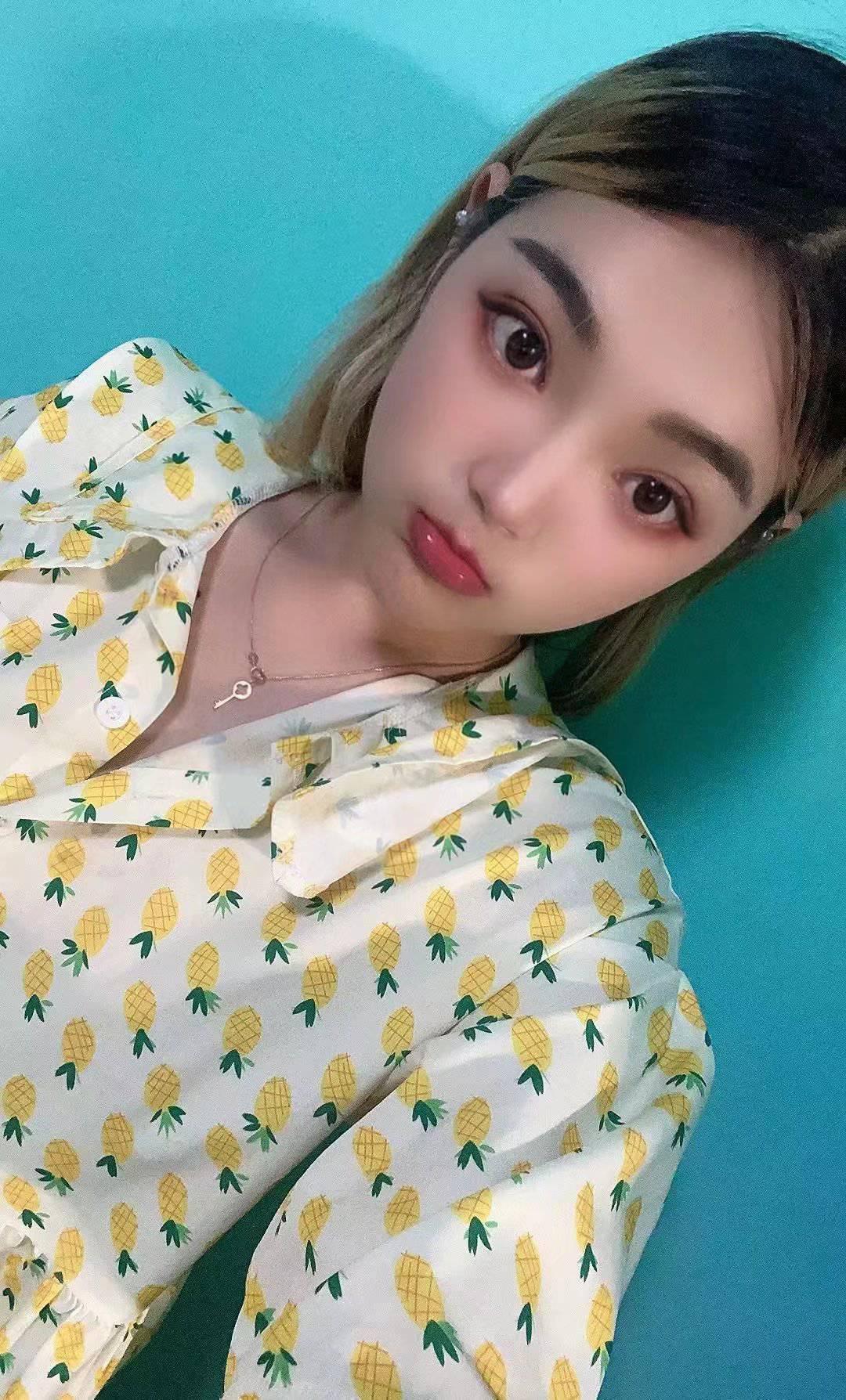 可爱听话的杭州女孩，想不到还有胸器b人